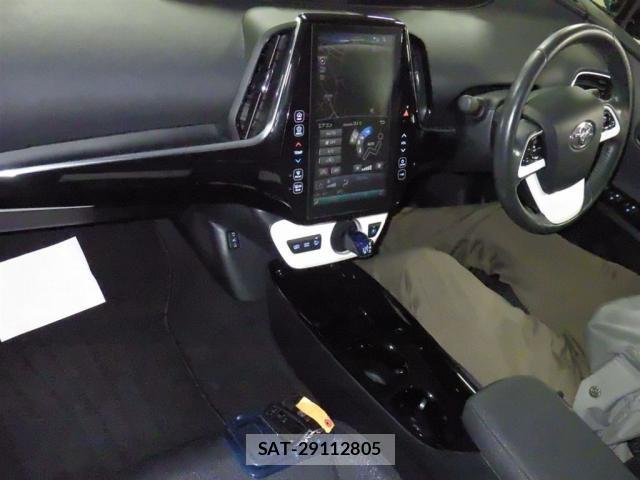 Toyota PRIUS PHV 2017-06 8730142-2