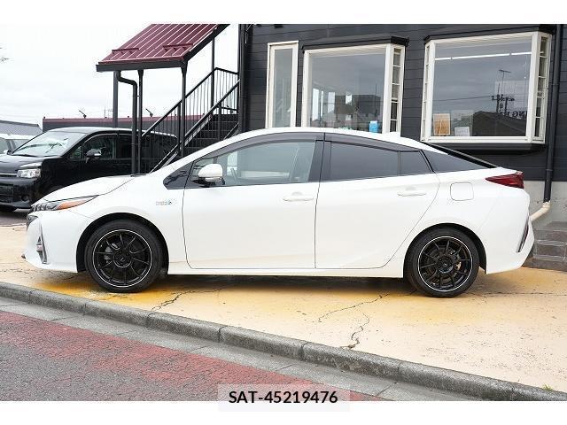 Toyota PRIUS PHV 2017-05 8730567-1