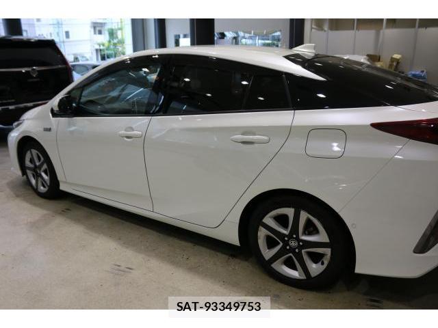 Toyota PRIUS PHV 2018-03 8730602-12