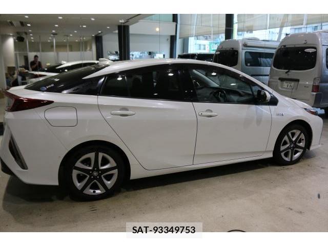 Toyota PRIUS PHV 2018-03 8730602-3