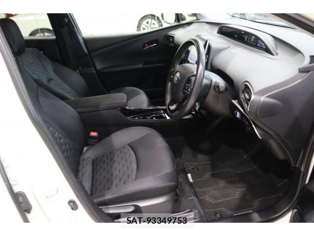 Toyota PRIUS PHV 2018-03 8730602-5