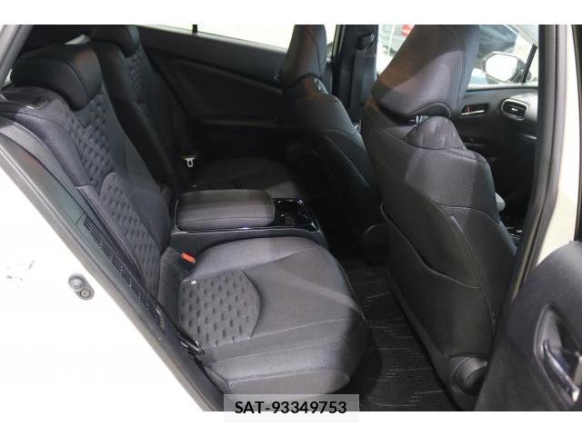Toyota PRIUS PHV 2018-03 8730602-6