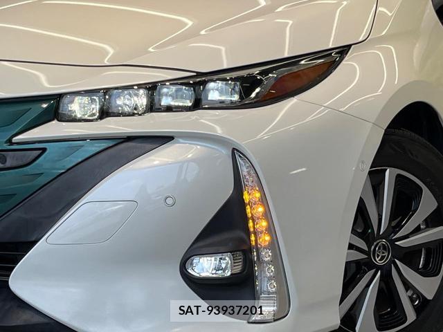Toyota PRIUS PHV 2017-12 8730844-11