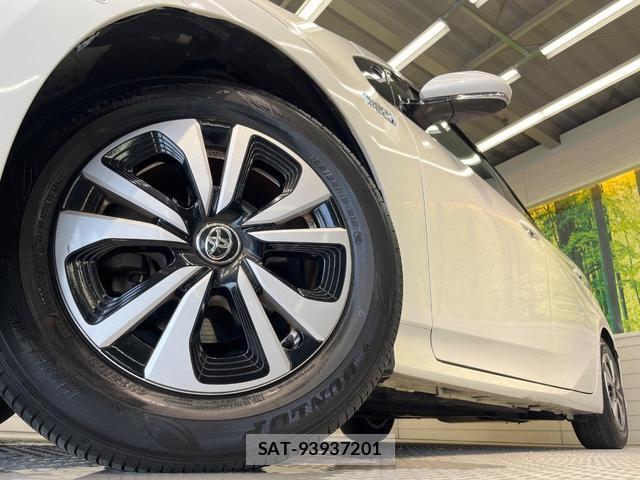 Toyota PRIUS PHV 2017-12 8730844-12