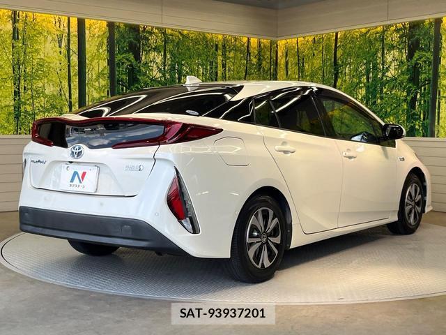 Toyota PRIUS PHV 2017-12 8730844-16