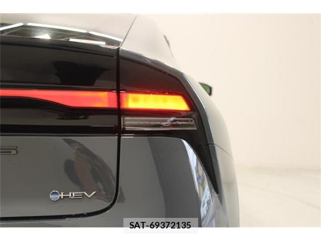Toyota PRIUS 2023-04 8726014-17
