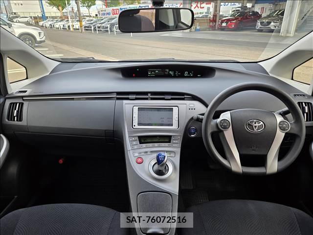 Toyota PRIUS 2013-08 8726052-1