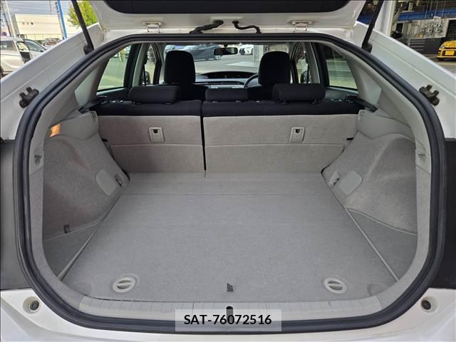 Toyota PRIUS 2013-08 8726052-12