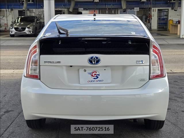 Toyota PRIUS 2013-08 8726052-15