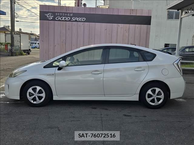 Toyota PRIUS 2013-08 8726052-16