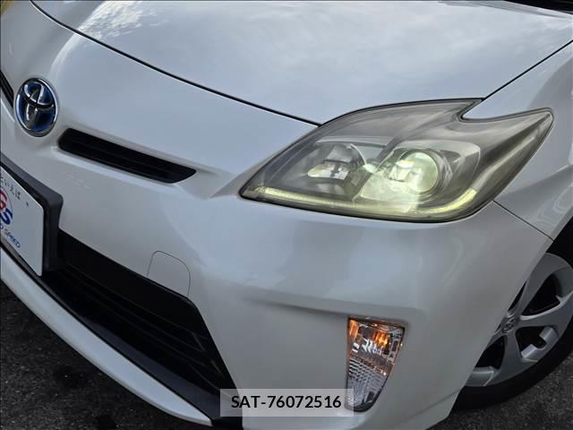 Toyota PRIUS 2013-08 8726052-19