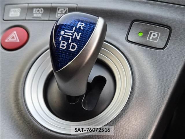 Toyota PRIUS 2013-08 8726052-7