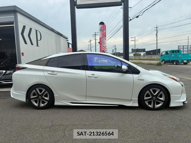 Toyota PRIUS 2016-12 8726107-16