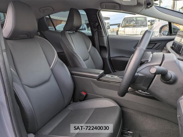 Toyota PRIUS 2023-06 8726165-11