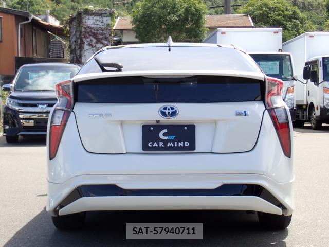Toyota PRIUS 2016-01 8726327-1