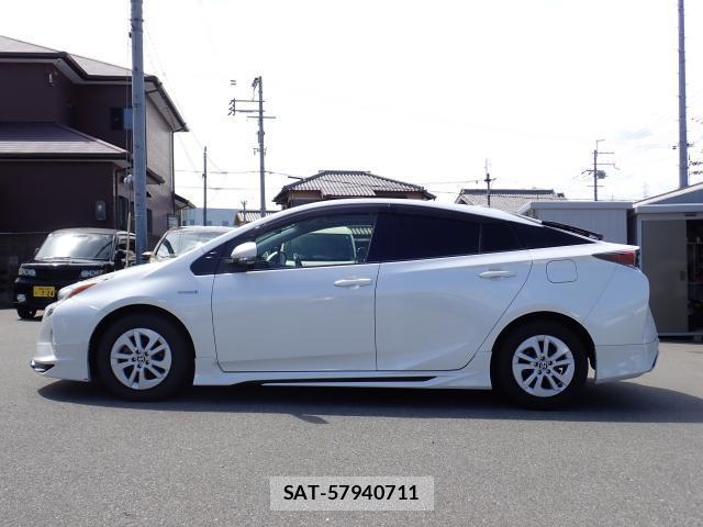 Toyota PRIUS 2016-01 8726327-10