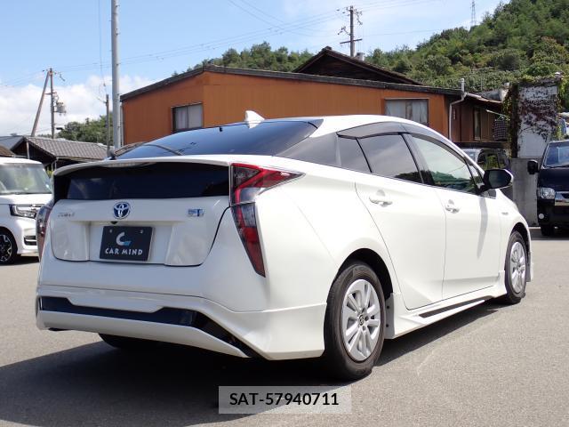 Toyota PRIUS 2016-01 8726327-13