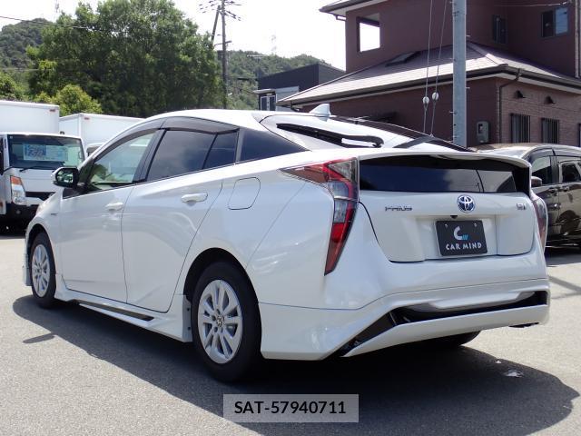 Toyota PRIUS 2016-01 8726327-14