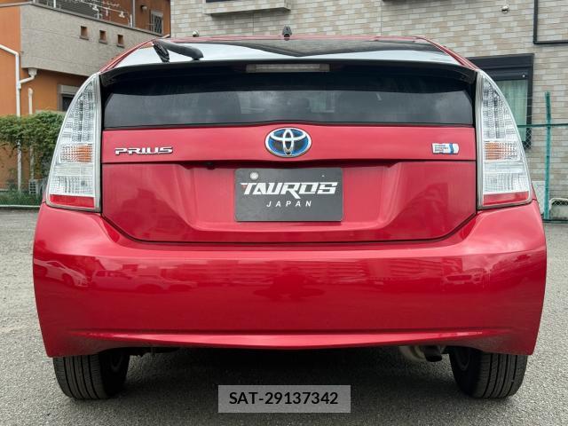 Toyota PRIUS 2014-08 8726652-11