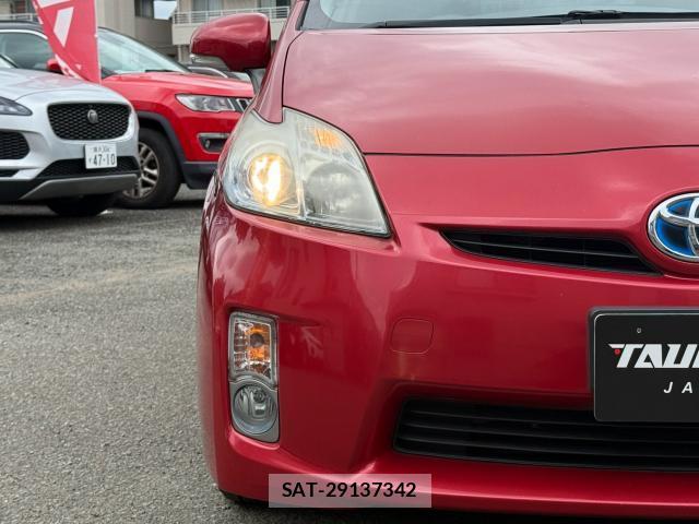 Toyota PRIUS 2014-08 8726652-15