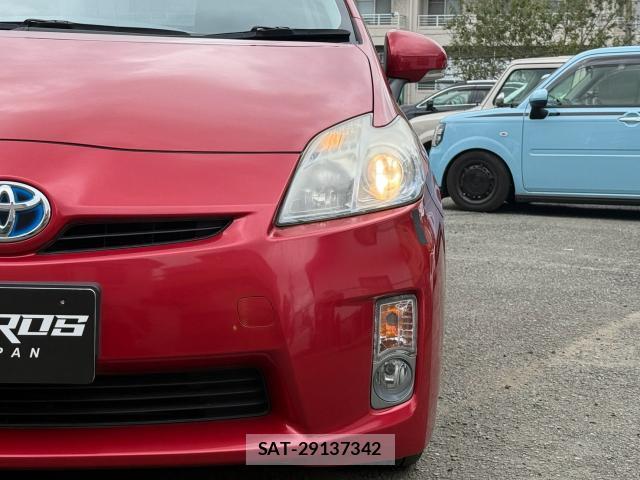 Toyota PRIUS 2014-08 8726652-16