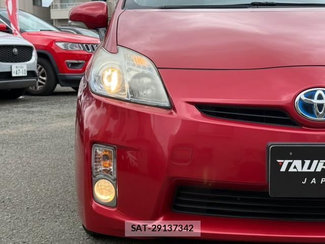 Toyota PRIUS 2014-08 8726652-17