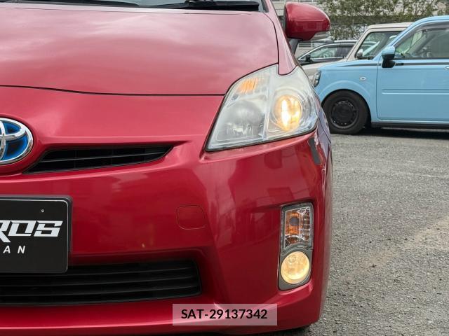 Toyota PRIUS 2014-08 8726652-18
