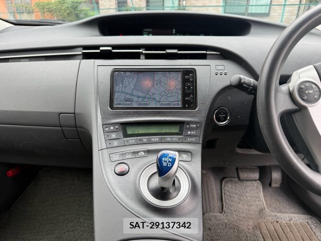 Toyota PRIUS 2014-08 8726652-2