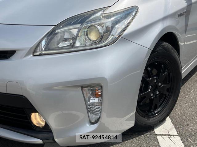 Toyota PRIUS 2014-09 8726782-11