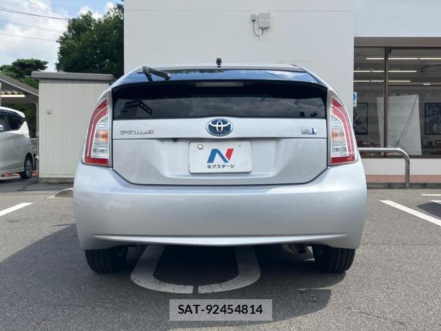 Toyota PRIUS 2014-09 8726782-14