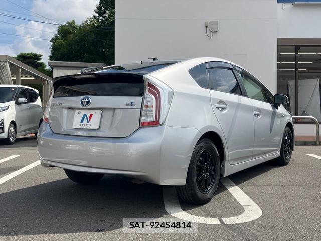 Toyota PRIUS 2014-09 8726782-16