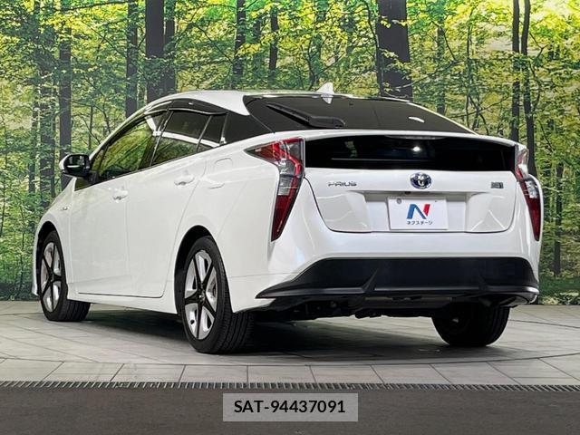 Toyota PRIUS 2017-11 8726816-16