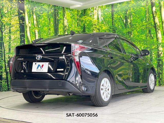 Toyota PRIUS 2017-08 8727104-16