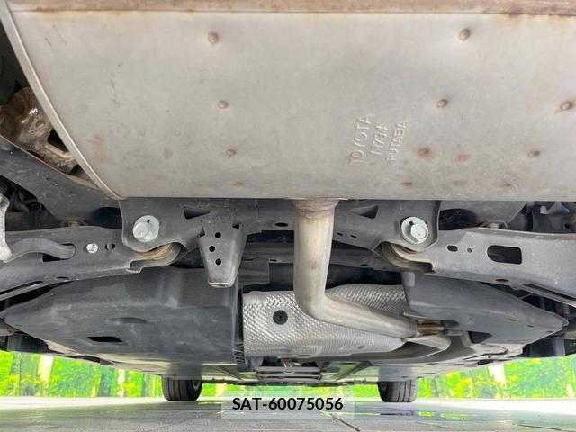 Toyota PRIUS 2017-08 8727104-18