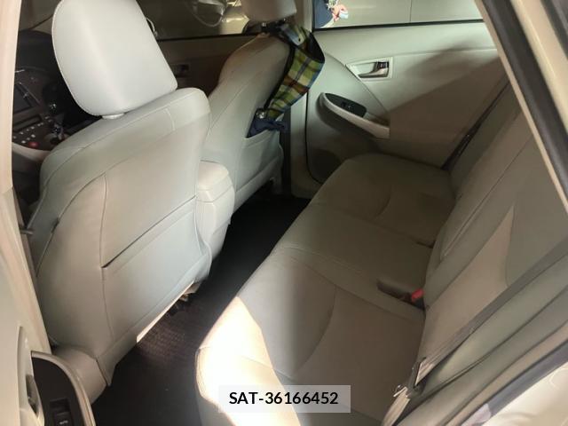 Toyota PRIUS 2013-10 8727177-10