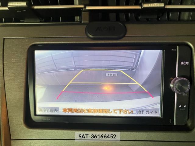 Toyota PRIUS 2013-10 8727177-19