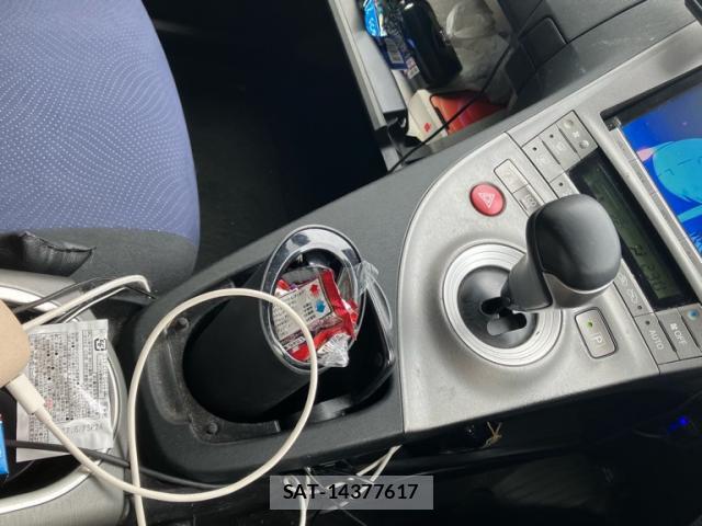 Toyota PRIUS 2015-07 8727194-17