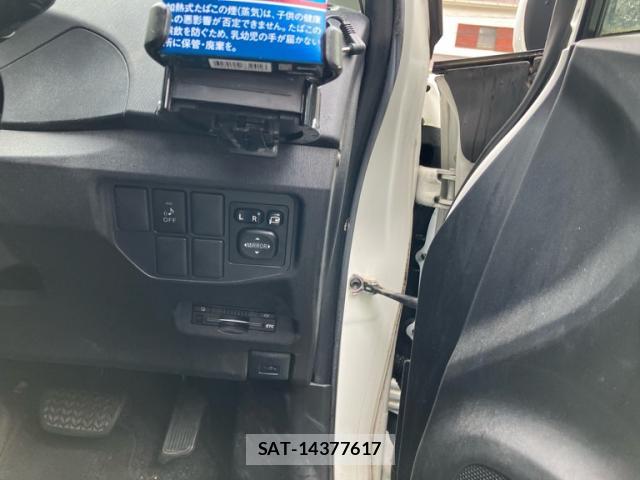 Toyota PRIUS 2015-07 8727194-6