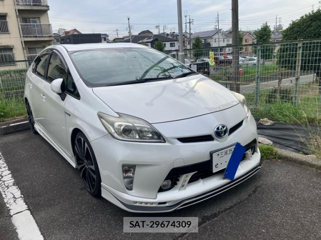 Toyota PRIUS 2013-07 8727277-1