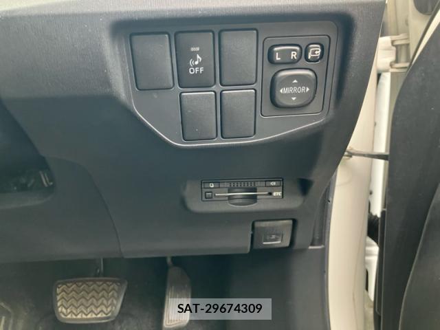 Toyota PRIUS 2013-07 8727277-11