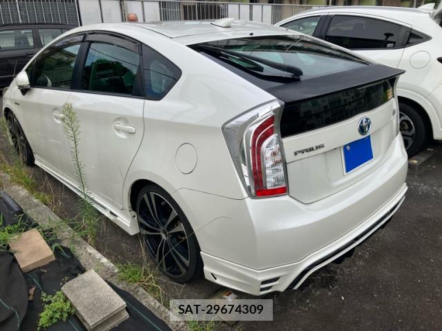 Toyota PRIUS 2013-07 8727277-13