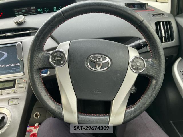 Toyota PRIUS 2013-07 8727277-14