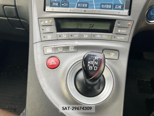 Toyota PRIUS 2013-07 8727277-16