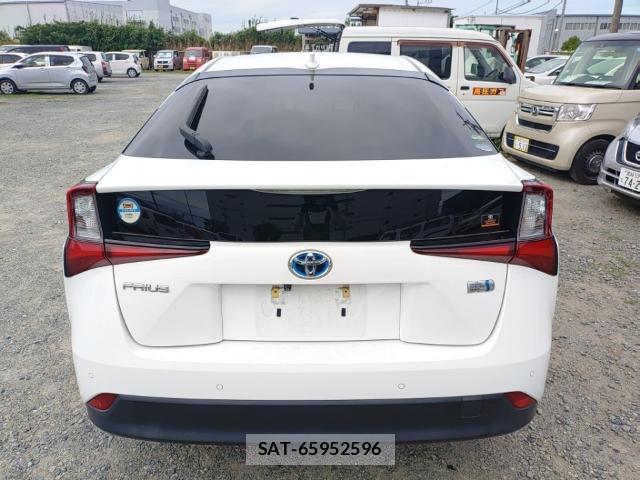 Toyota PRIUS 2021-02 8727477-1