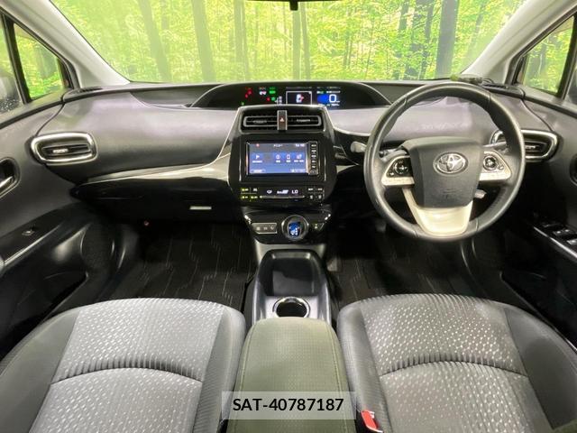 Toyota PRIUS 2017-07 8727982-1