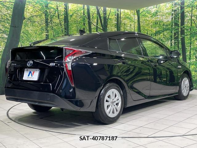 Toyota PRIUS 2017-07 8727982-16
