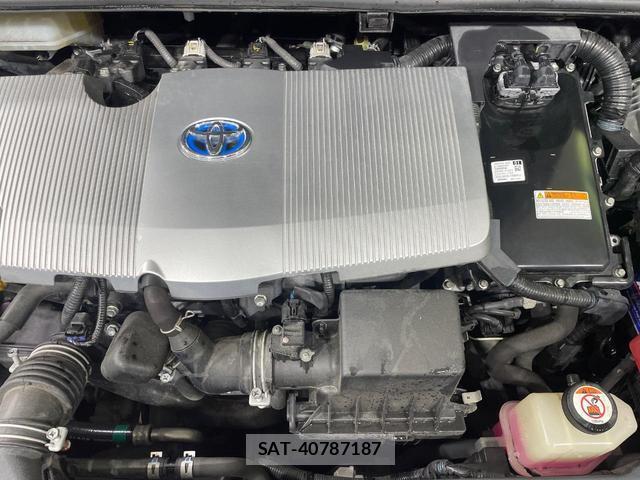 Toyota PRIUS 2017-07 8727982-17