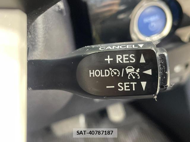 Toyota PRIUS 2017-07 8727982-5
