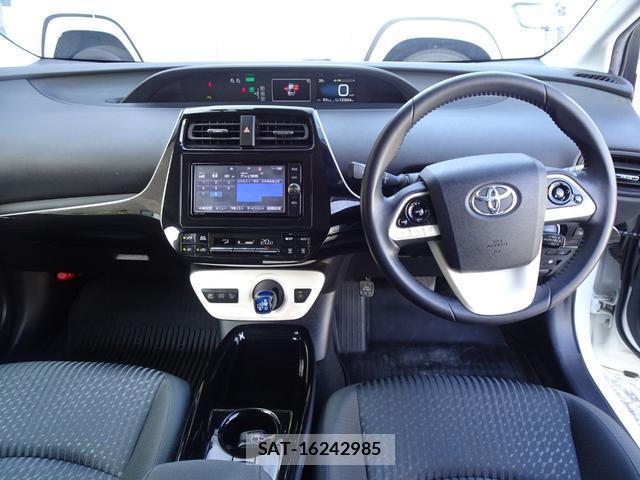 Toyota PRIUS 2018-03 8728258-2