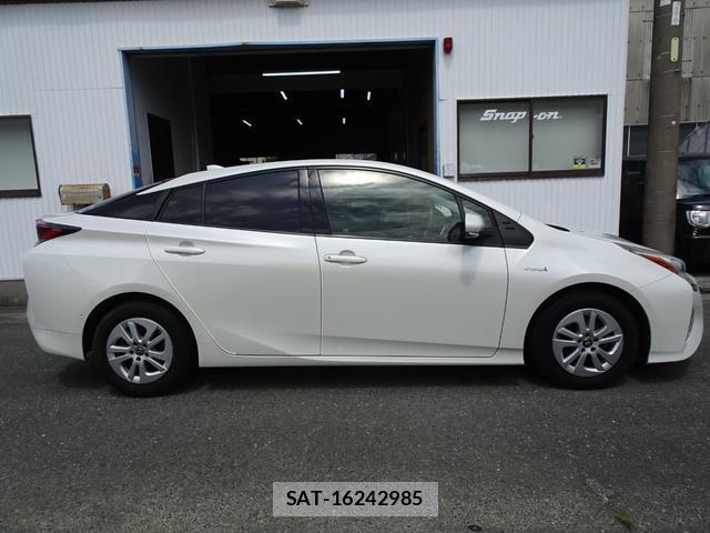 Toyota PRIUS 2018-03 8728258-3